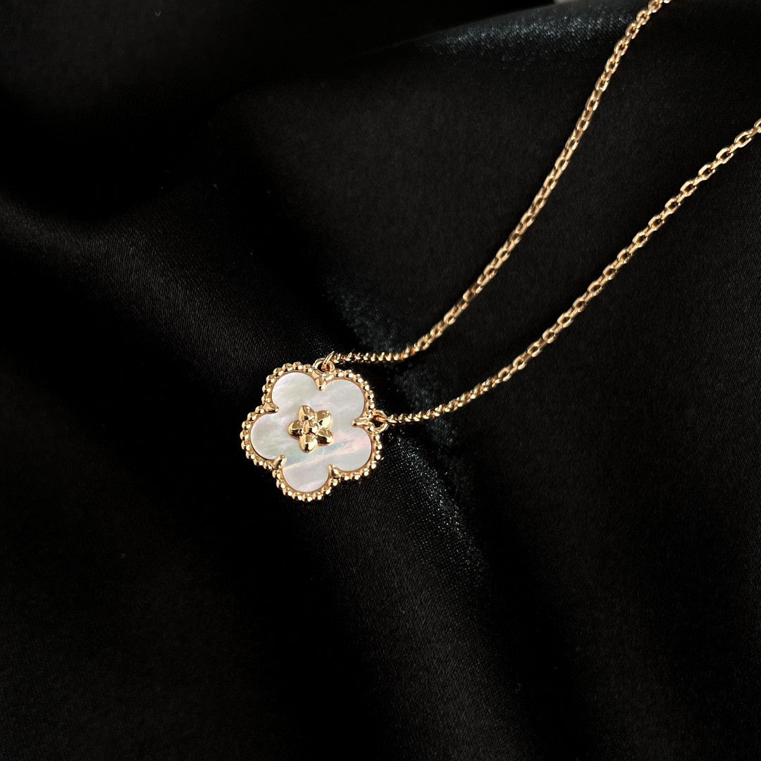 ¡®lume Jewelry¡¯LUCKY  WHITE MOP  PLUM BLOSSOM NECKLACE