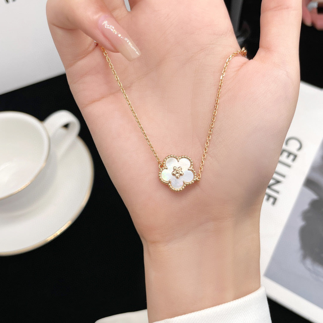¡®lume Jewelry¡¯LUCKY WHITE MOP PLUM BLOSSOM  BRACELET