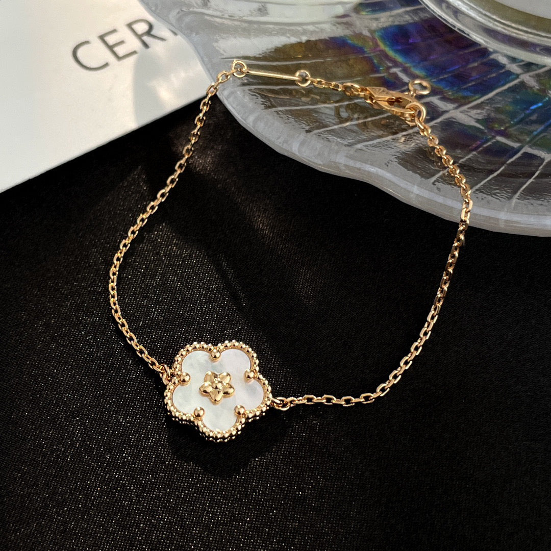 ¡®lume Jewelry¡¯LUCKY WHITE MOP PLUM BLOSSOM  BRACELET