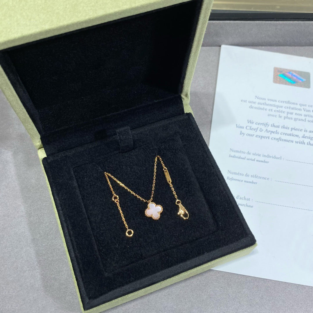 ¡®lume Jewelry¡¯CLOVER 15MM PINK MOTHER-OF-PEARL SINGLE FLOWER NECKLACE