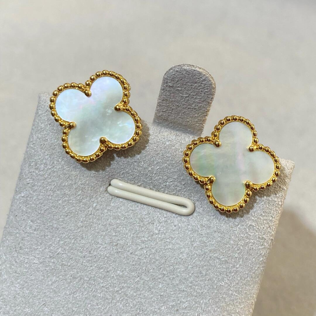 [lume Jewelry] CLOVER LARGE (20mm) 1 MOTIFS WHITE MOP STUD EARRINGS