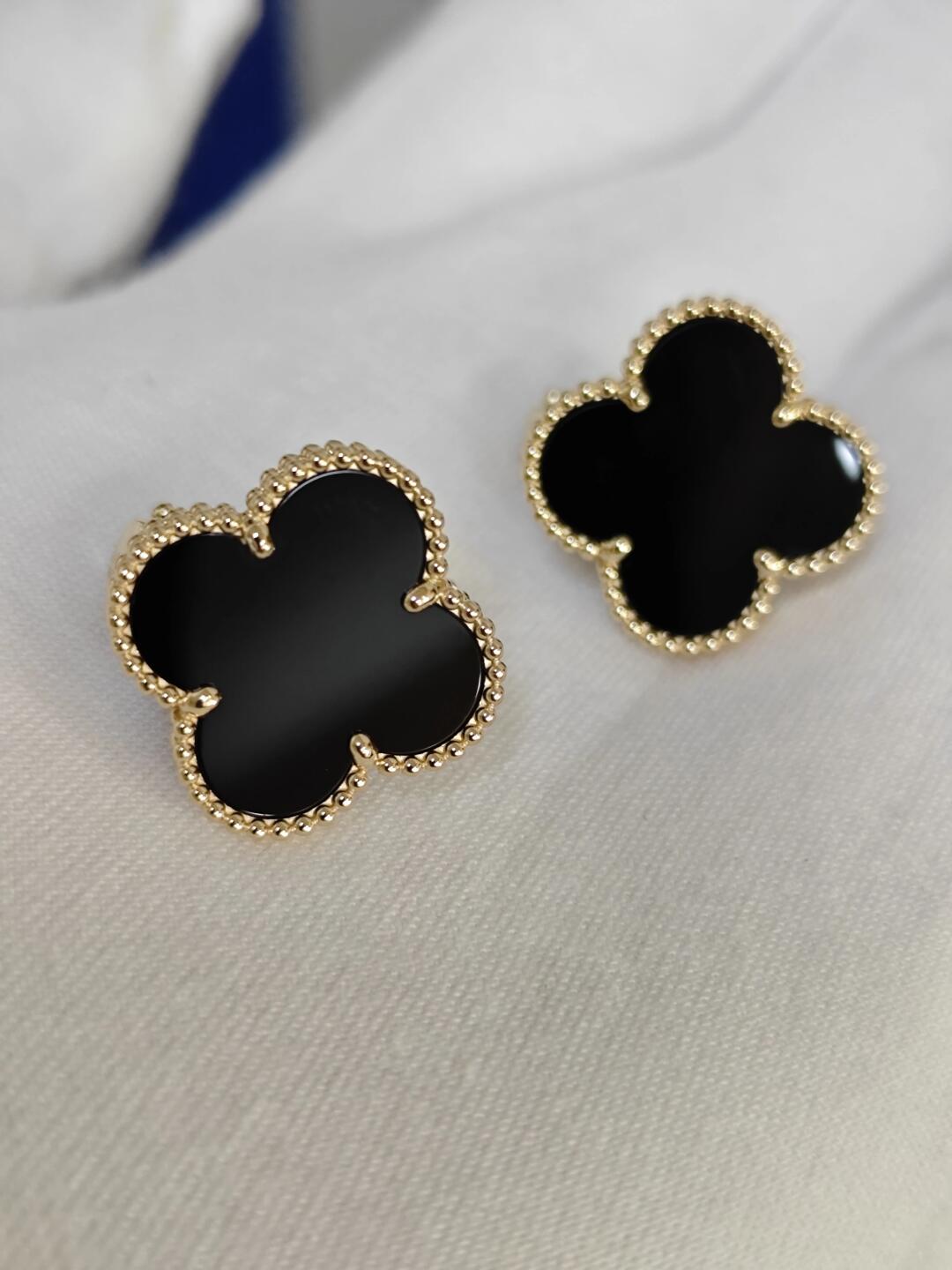 [lume Jewelry] CLOVER 20MM BLACK MOP EARRINGS