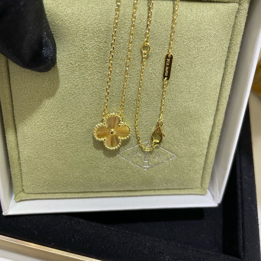¡®lume Jewelry¡¯CLOVER 15MM LASER NECKLACE