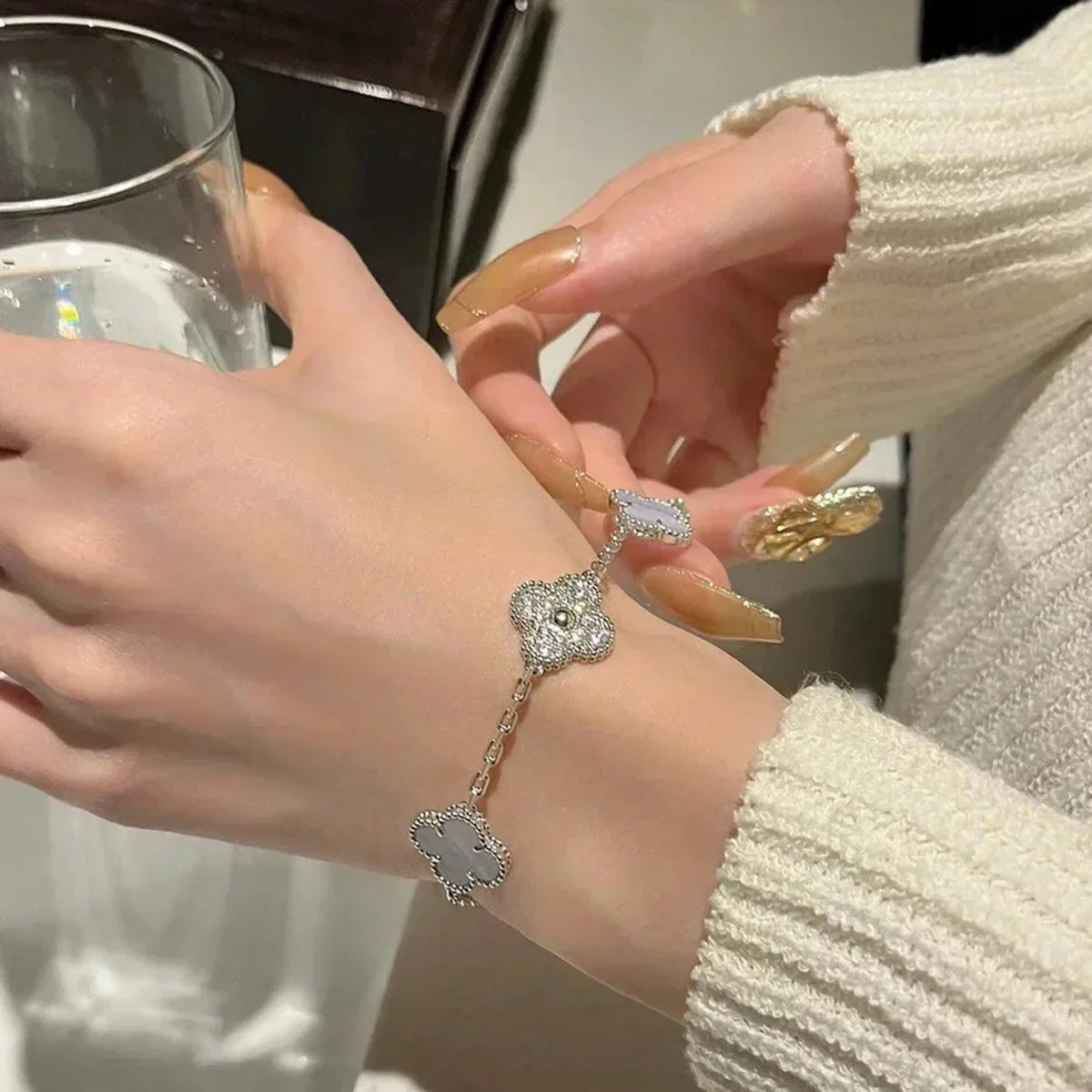 [lume Jewelry]New  CLOVER 5 MOTIF PURPLE CHALCEDONY BRACELET COLLECTION