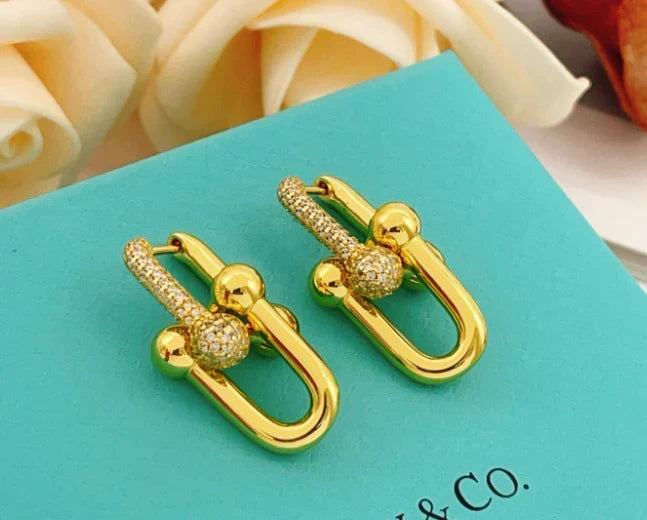 [lume Jewelry]TF HORSESHOE BUCKLE DIAMOND EARRINGS