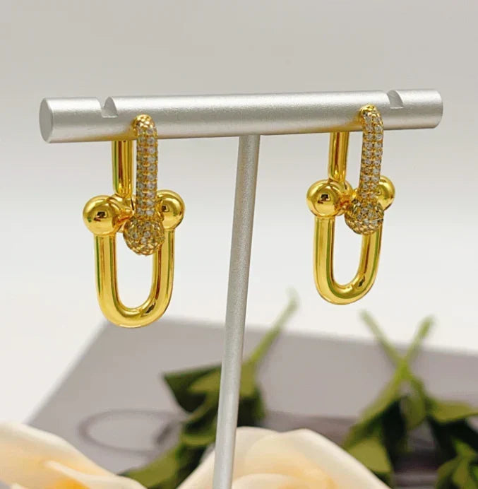 [lume Jewelry]TF HORSESHOE BUCKLE DIAMOND EARRINGS