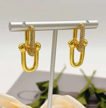 [lume Jewelry]TF HORSESHOE BUCKLE DIAMOND EARRINGS