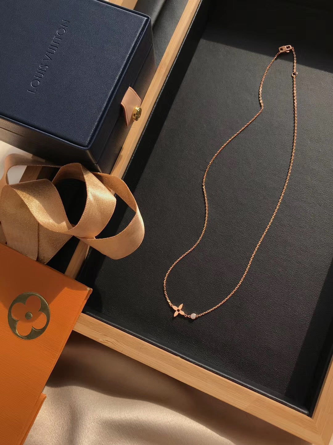 ¡®lume Jewelry¡¯BLOSSOM PENDANT PINK GOLD AND DIAMOND