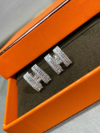 ¡®lume Jewelry¡¯H STUD EARRINGS WITH SILVER DIAMONDS
