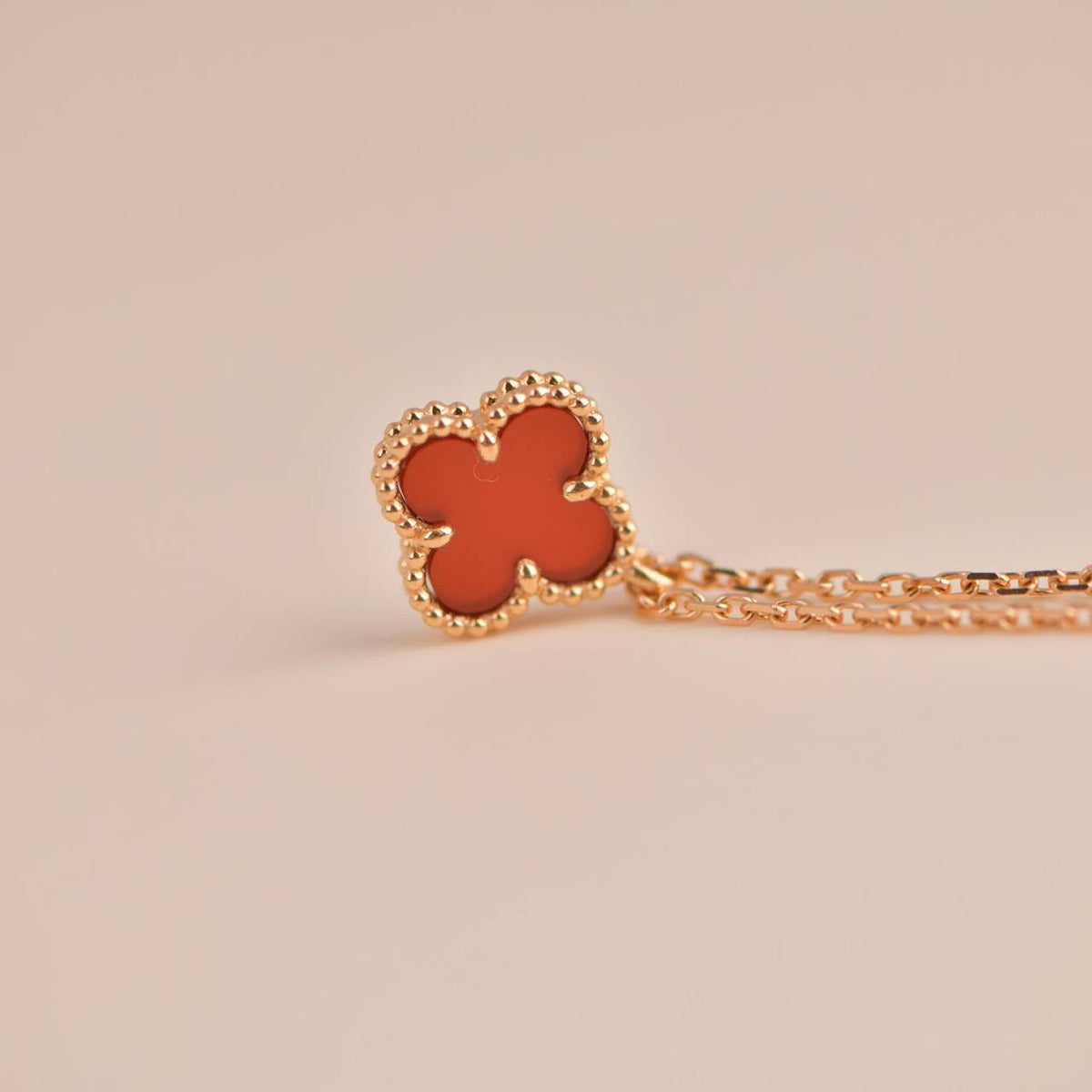 ¡®lume Jewelry¡¯CLOVER MINI 9.5MM WHITE CARNELIANS NECKLACE