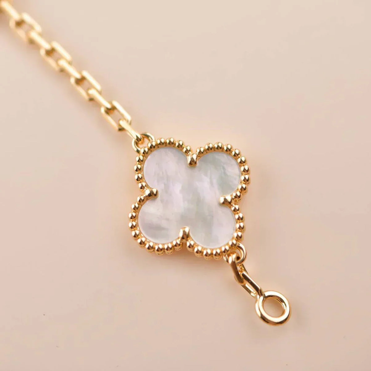 [lume Jewelry]New CLOVER WHITE PEARL MOP 5 MOTIF BRACELET COLLECTION