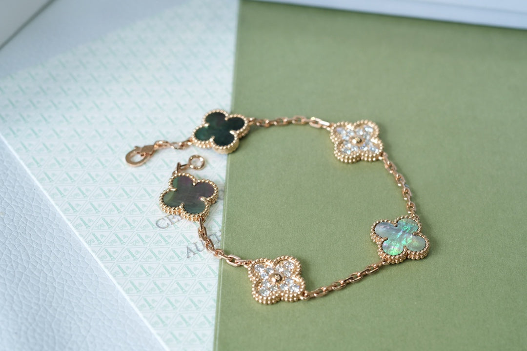 [lume Jewelry]New CLOVER 5 MOTIF GRAY MOP BRACELET COLLECTION