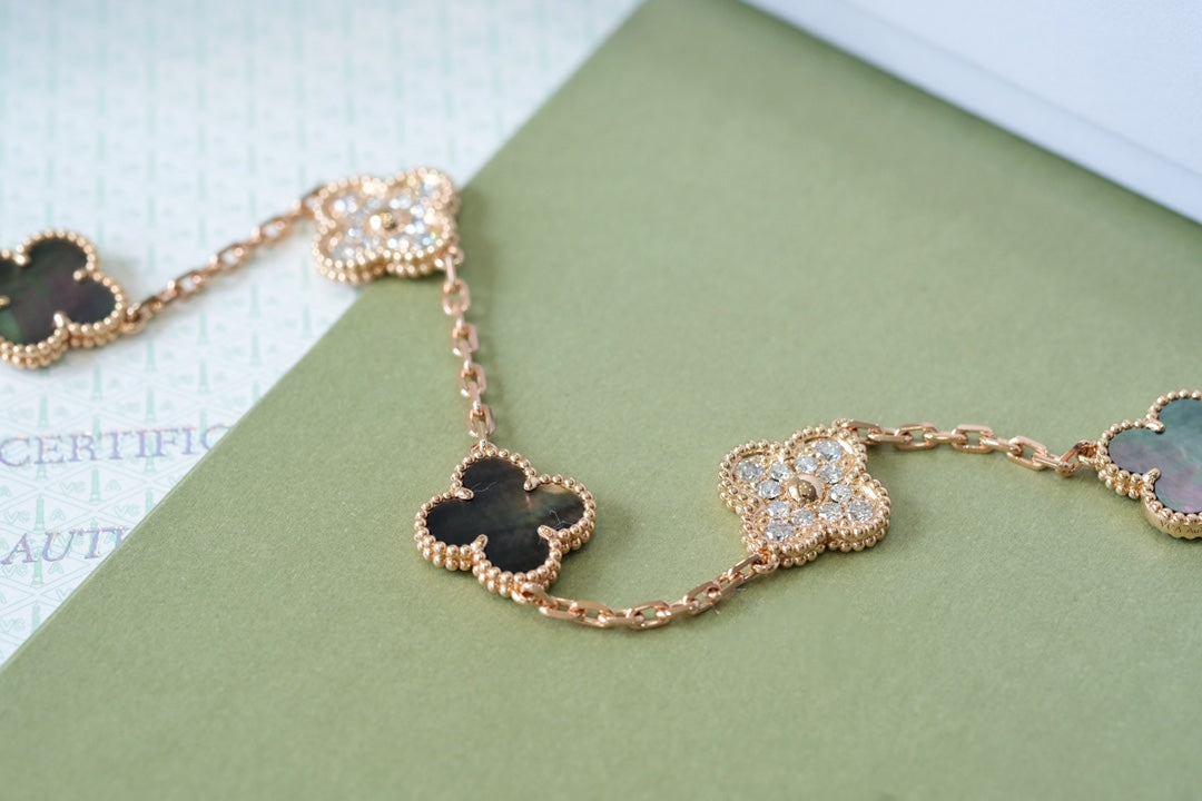 [lume Jewelry]New CLOVER 5 MOTIF GRAY MOP BRACELET COLLECTION