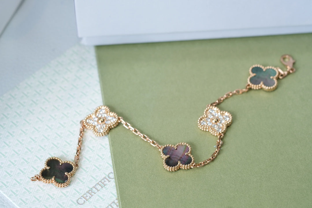 [lume Jewelry]New CLOVER 5 MOTIF GRAY MOP BRACELET COLLECTION