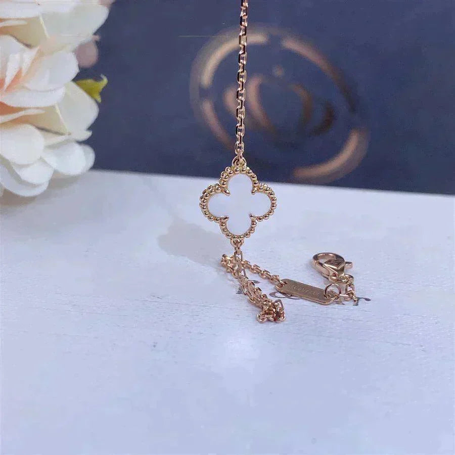 ¡®lume Jewelry¡¯CLOVER WHITE MOP SINGLE FLOWER BRACELET