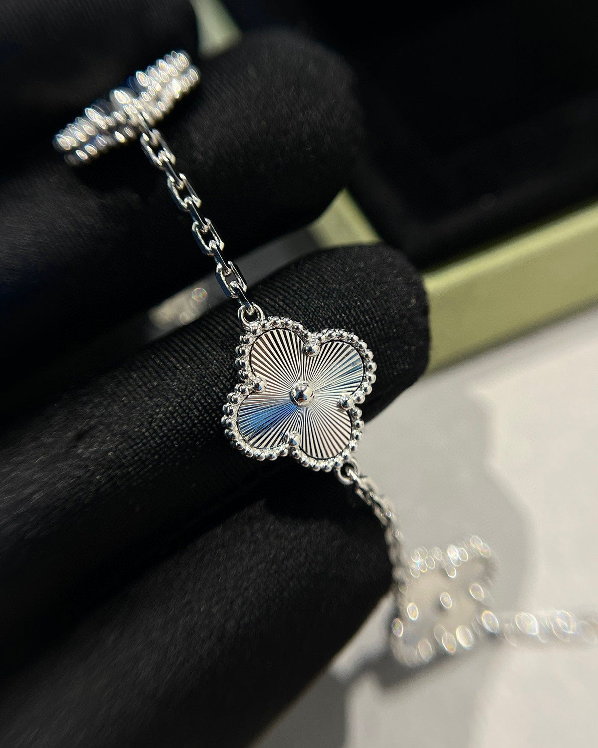 [lume Jewelry]New  CLOVER 5 MOTIF LASER BRACELET COLLECTION