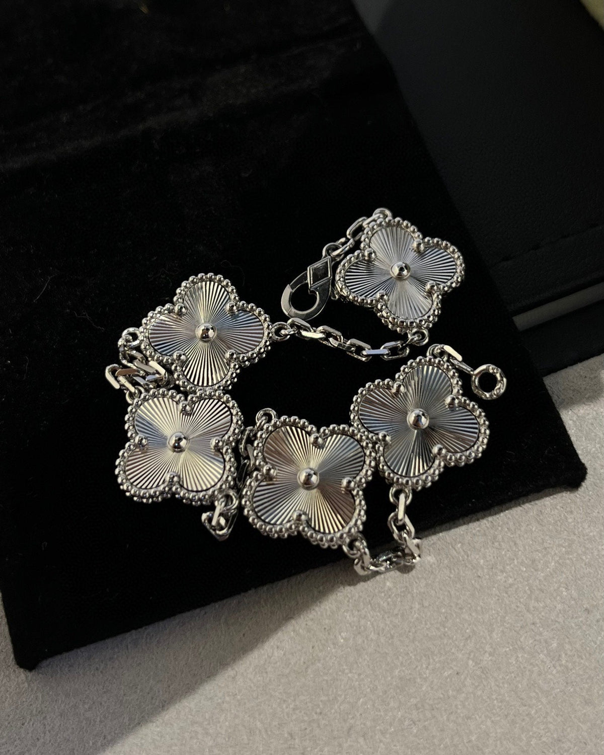 [lume Jewelry]New  CLOVER 5 MOTIF LASER BRACELET COLLECTION