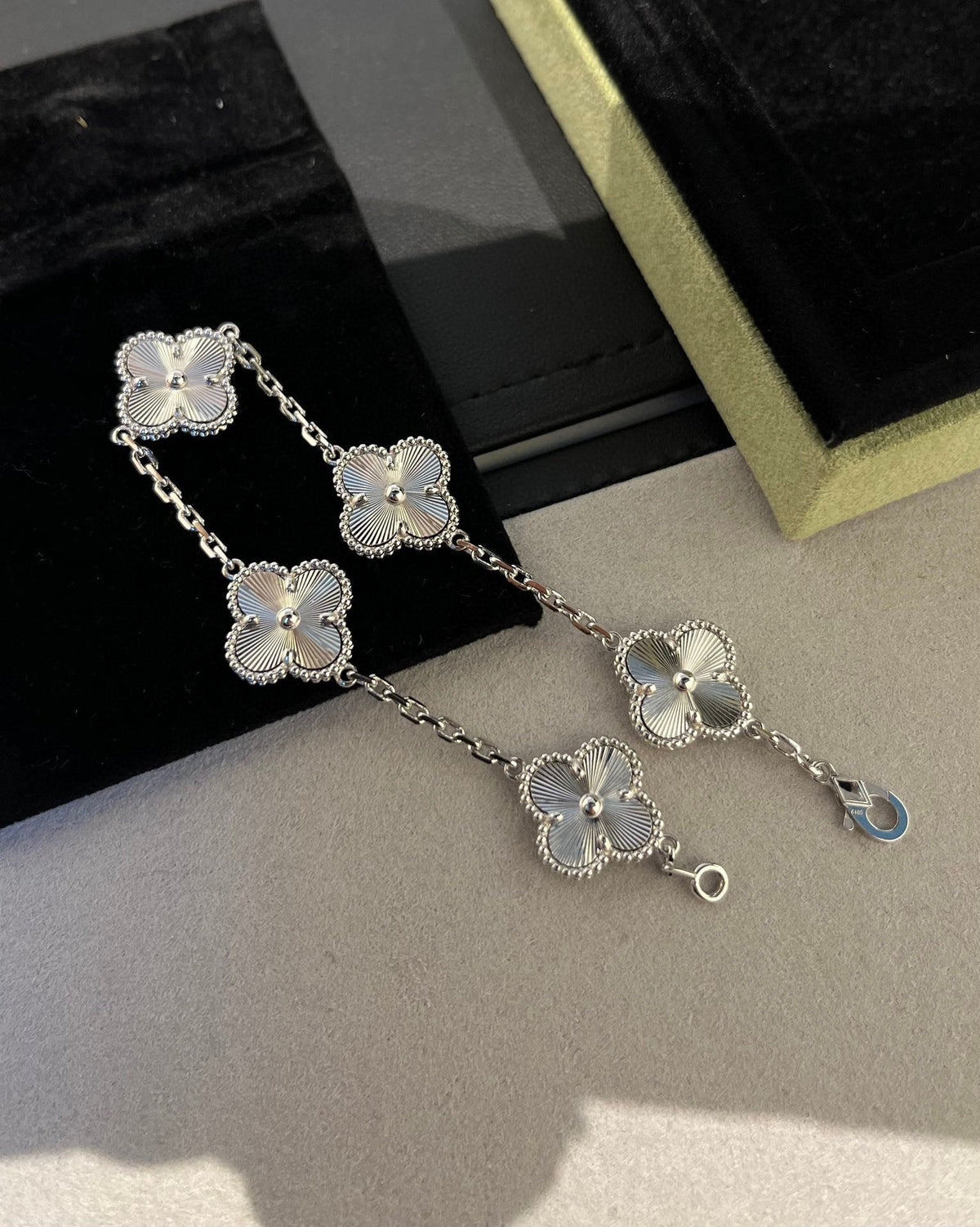 [lume Jewelry]New  CLOVER 5 MOTIF LASER BRACELET COLLECTION