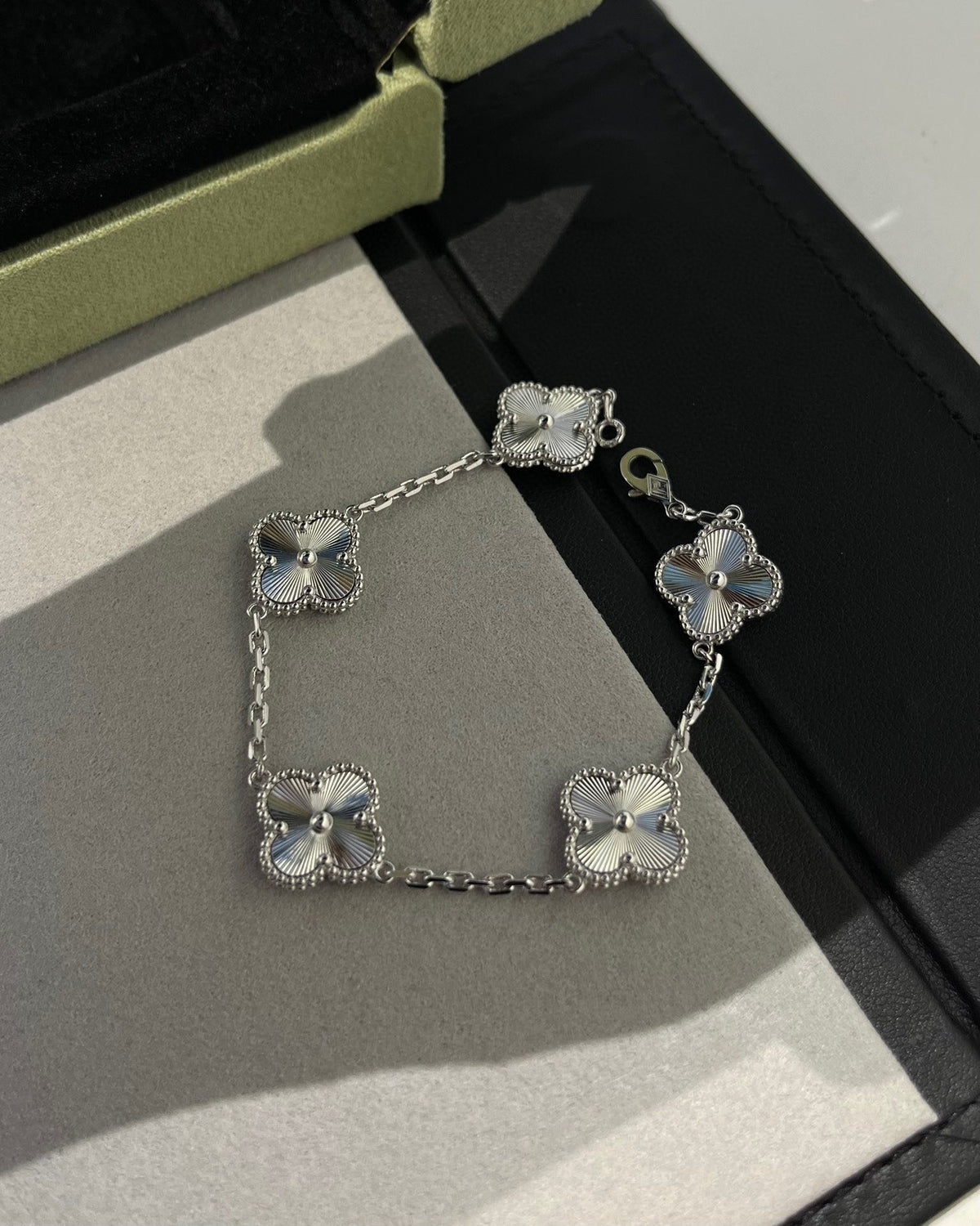 [lume Jewelry]New  CLOVER 5 MOTIF LASER BRACELET COLLECTION