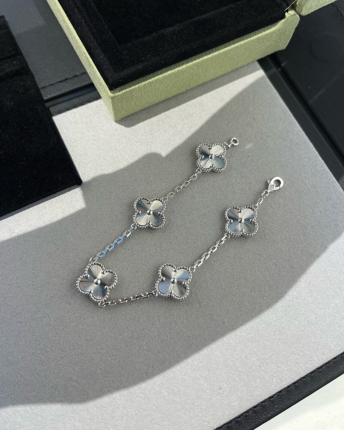[lume Jewelry]New  CLOVER 5 MOTIF LASER BRACELET COLLECTION